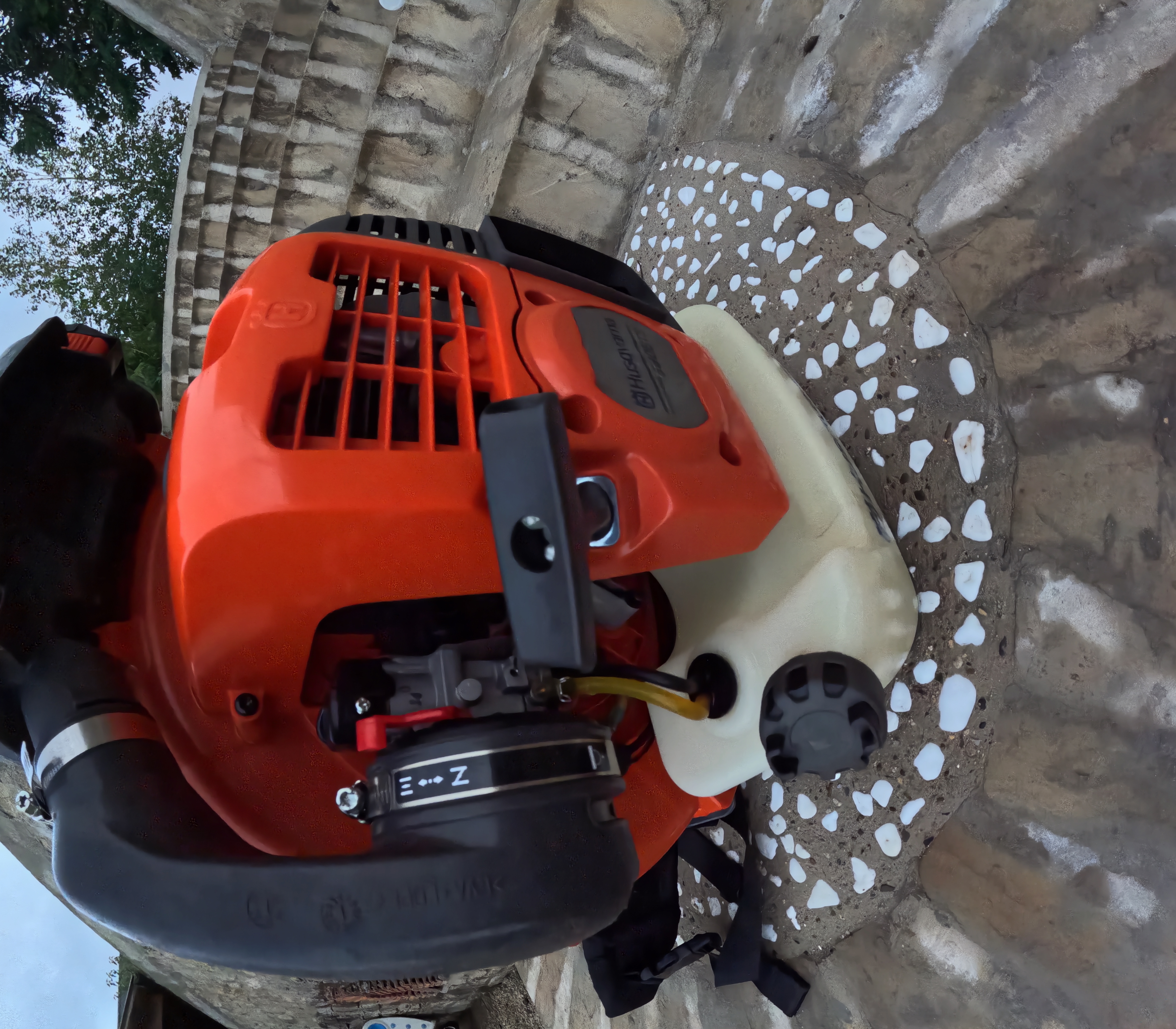Suflanta Husqvarna pentru frunze